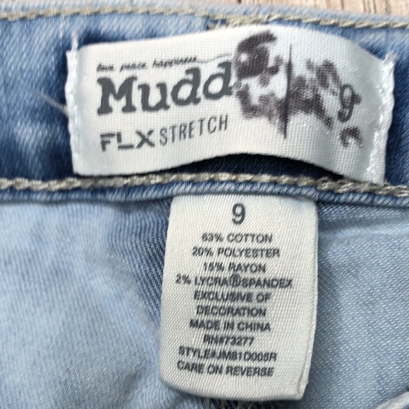“Mudd” brand, bleach-wash, exposed button-fly, jean shorts -junior size 9 - Picture 3 of 7